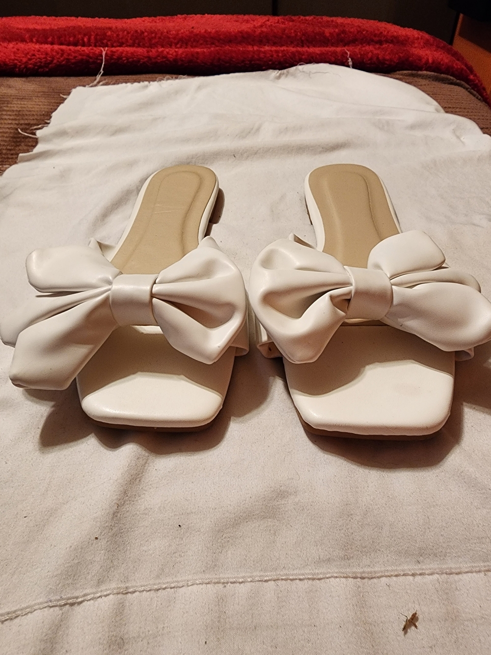 Women’s size 41 (10.5) White Bow Slide Sandals - Elegant Casual Slip-Ons